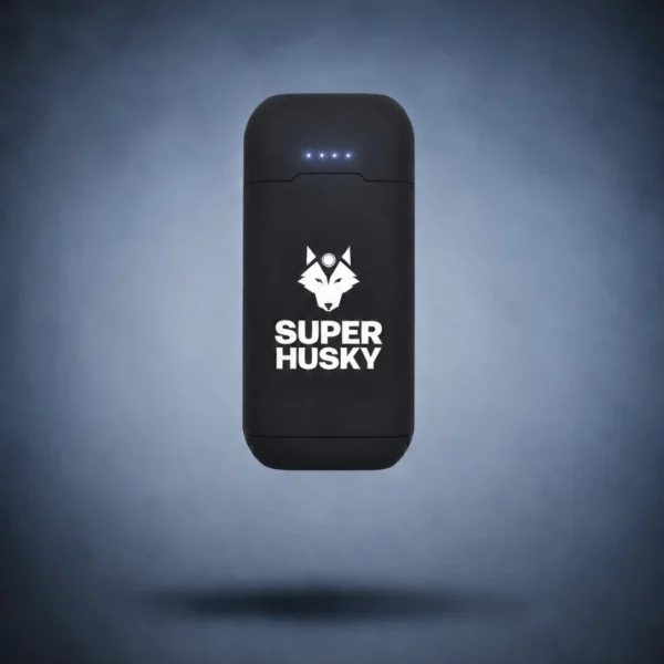 Batterie externe outdoor Super Husky PB600 noire avec logo, indicateur LED de charge et capacité 6000 mAh pour recharger smartphone, GPS et lampes.